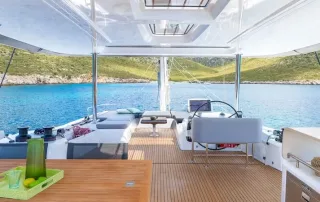 Lagoon 60 23